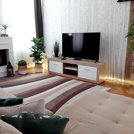 Lena Apartman - Еґер Екстер'єр фото