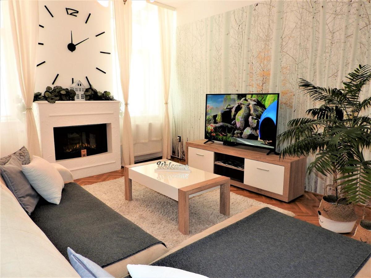 Lena Apartman - Еґер Екстер'єр фото