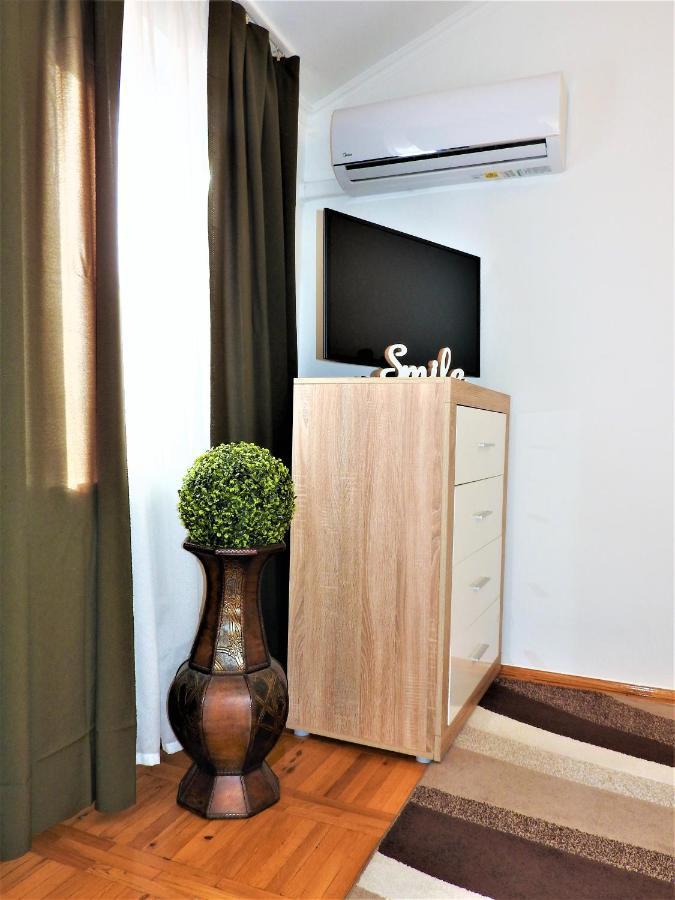 Lena Apartman - Еґер Екстер'єр фото