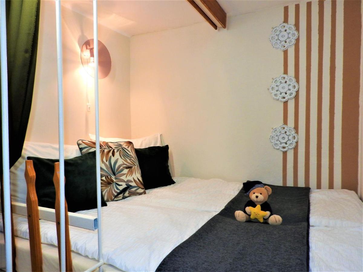 Lena Apartman - Еґер Екстер'єр фото