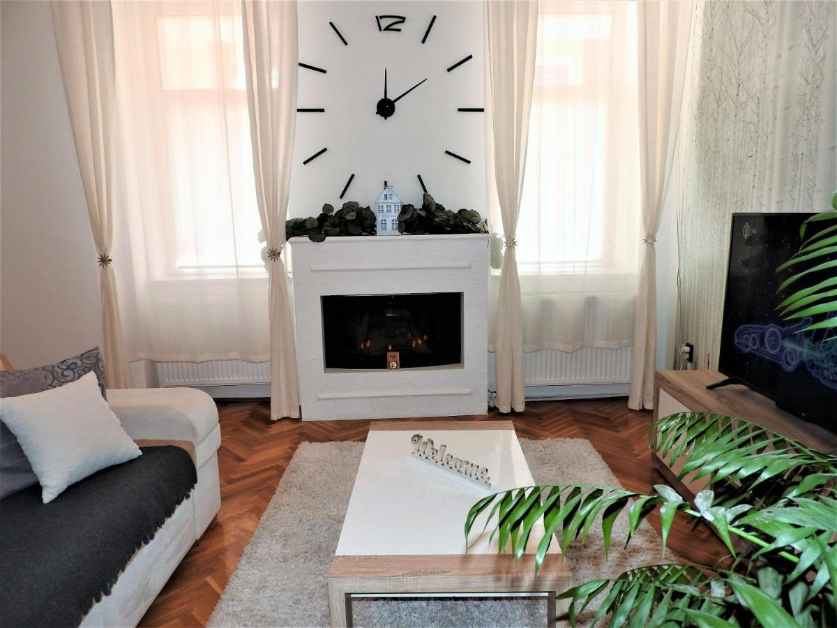 Lena Apartman - Еґер Екстер'єр фото
