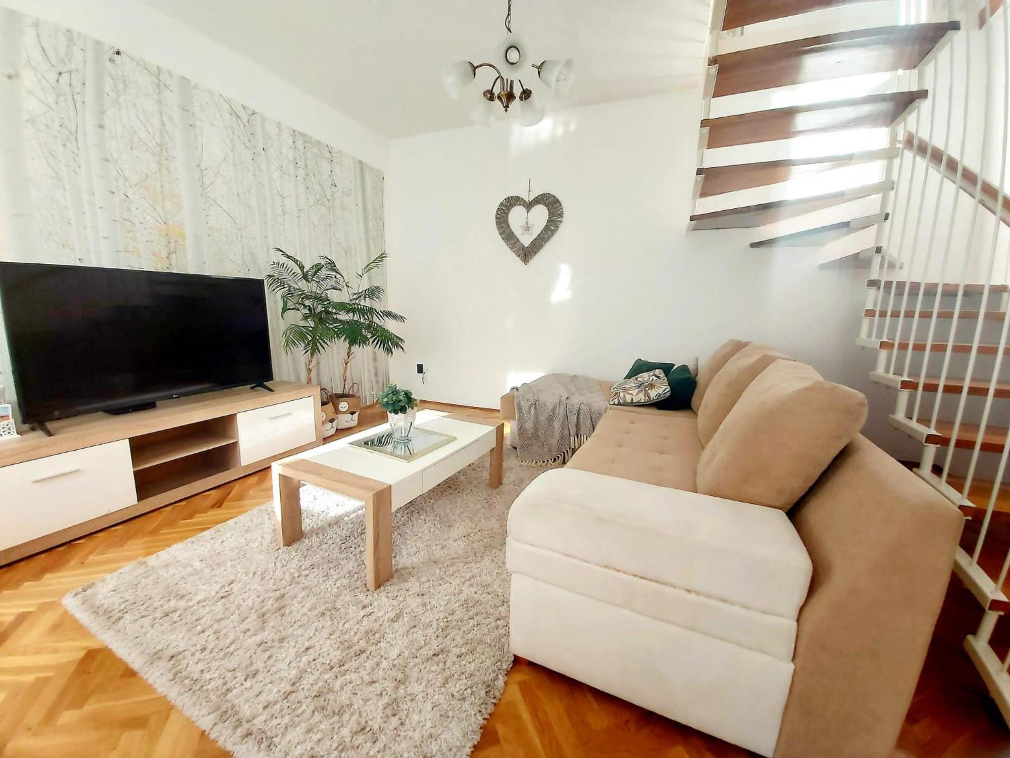 Lena Apartman - Еґер Екстер'єр фото